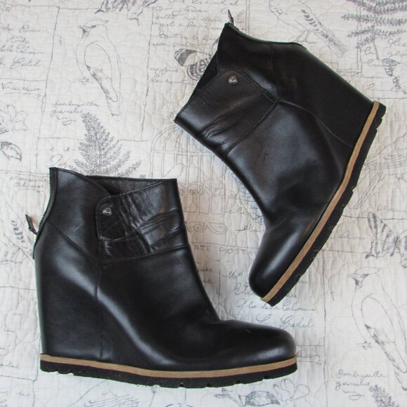 EUC UGG boots Amal Wedge Black Leather Ankle Booties women's size 10 US - Picture 1 of 9